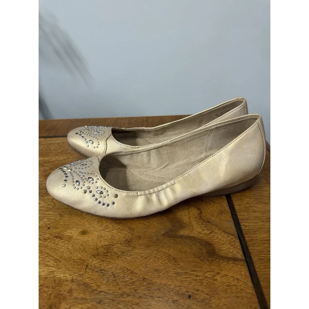 Naturalizer Women's 7 Ballet Flats N5 Comfort Leather Tan Gold Studs Shoes Metal
